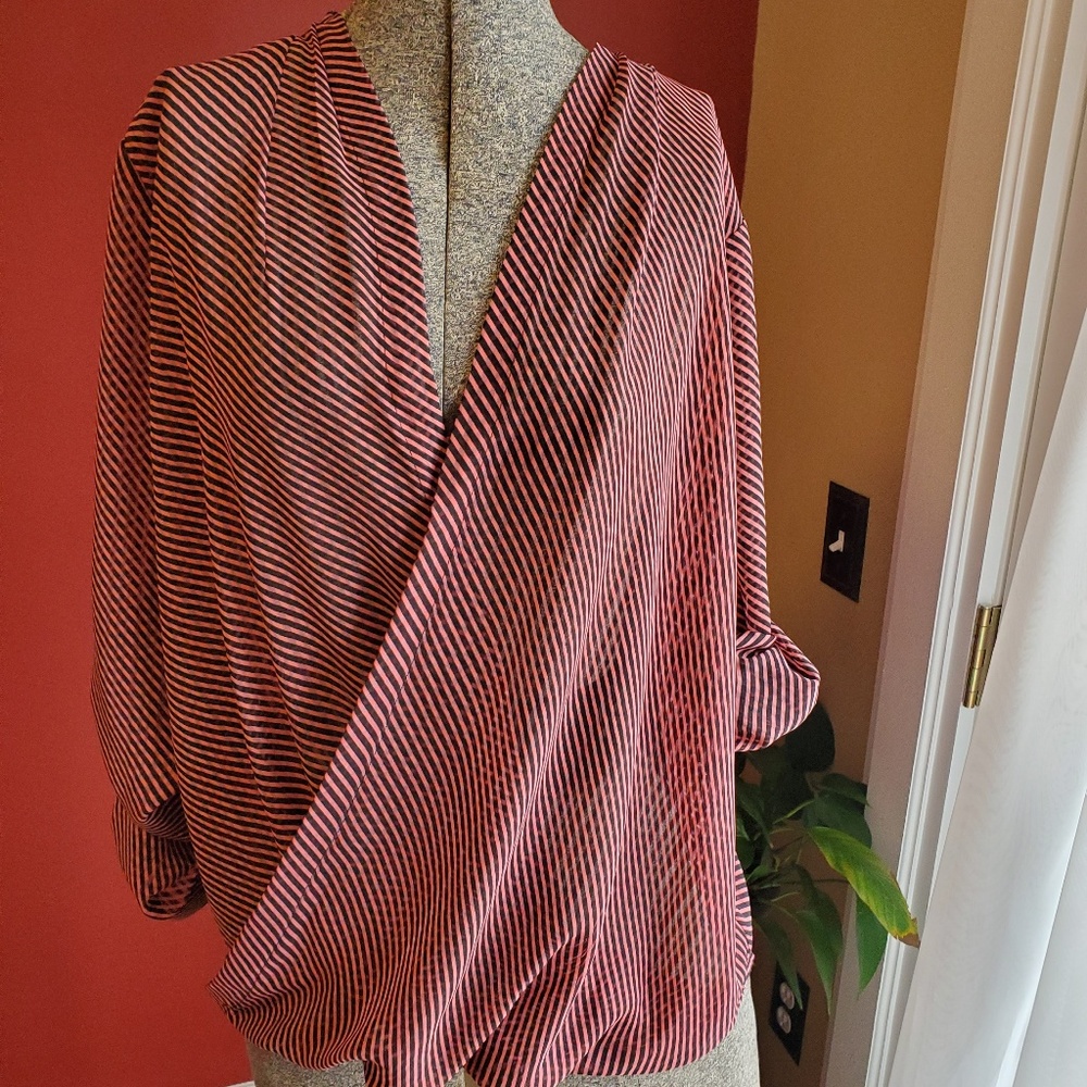 NEW NYC BLOUSE CORAL AND BLACK STIPED